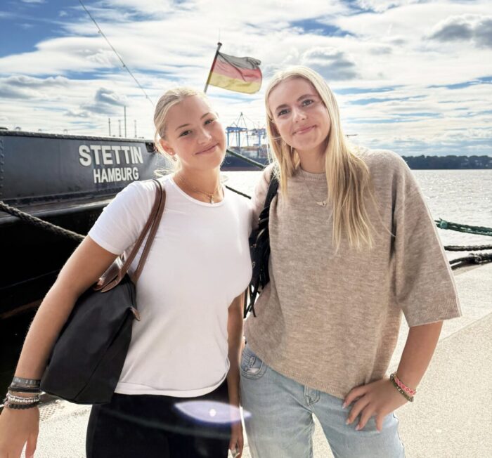 Zwei, die sich blendend verstehen: Tochter Rosa (r.) und Gastkind Martina